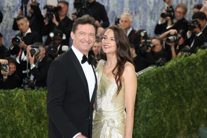 El australiano con su nuevo amor, la también actriz y cantante Sutton Foster, en la red carpet de la Met Gala. Foto EFE 