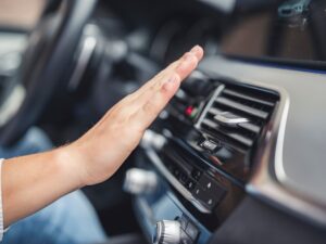 Juanjo Jiménez, experto en automóviles: «El aire acondicionado de tu coche nunca debería recargarse: si lo necesita, hay un problema»