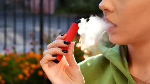 La Ciudad de Buenos Aires prohibirá el vapeo en todos los espacios cerrados, como el cigarrillo común