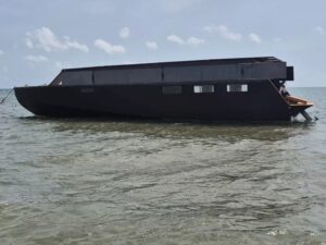 Un joven finlandés construyó un barco solar en un cobertizo y recorrió 5.000 kilómetros hasta Ibiza sin repostar una sola vez