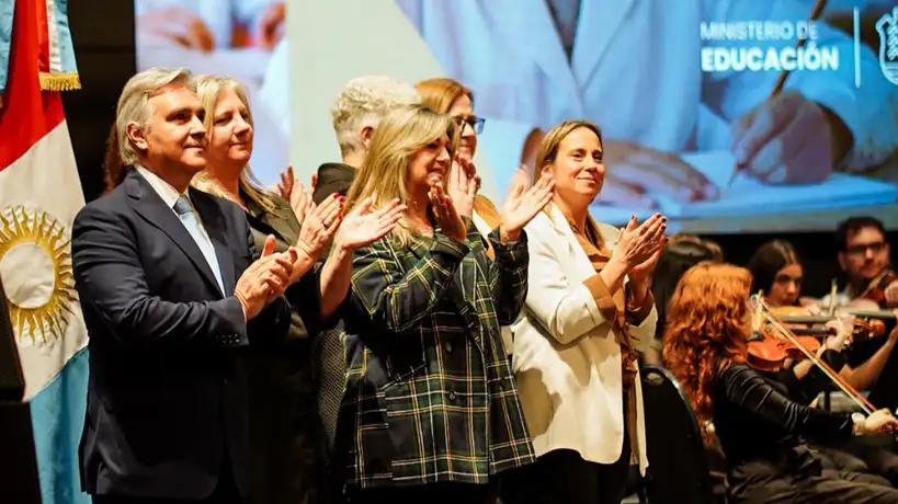 Córdoba lideró las Pruebas Aprender 2025: Llaryora reconoció a los docentes y anunció incentivos