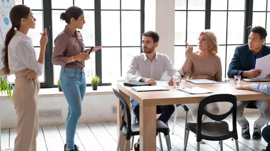 250726_trabajo_mujer_genero_shutterstock_g